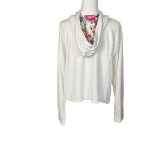 Vera Bradley women’s cropped sweatshirt/hoodie M